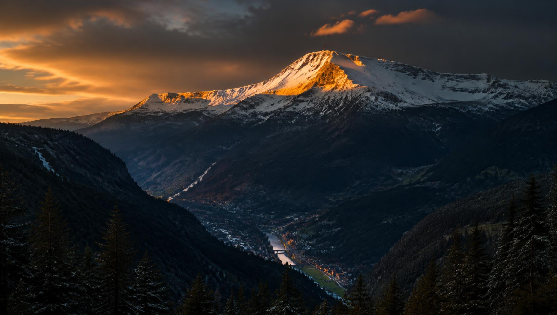 Gaustatoppen og Rjukan i solnedgang